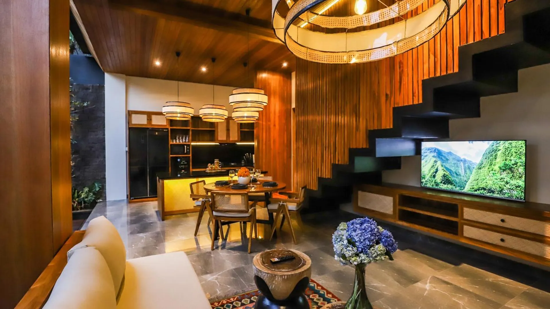 Villa Dubai - 2Bdr, New, Well-Equipped, East Motive Ubud  0*, Ubud (Bali)