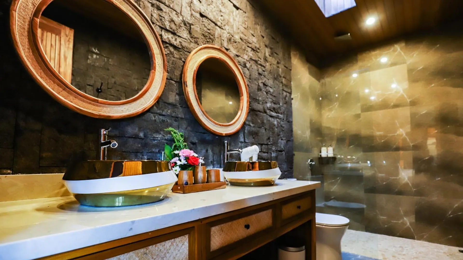 Villa Dubai - 2Bdr, New, Well-Equipped, East Motive Ubud