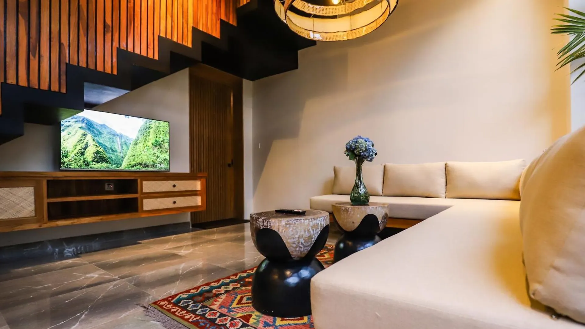 Villa Dubai - 2Bdr, New, Well-Equipped, East Motive Ubud